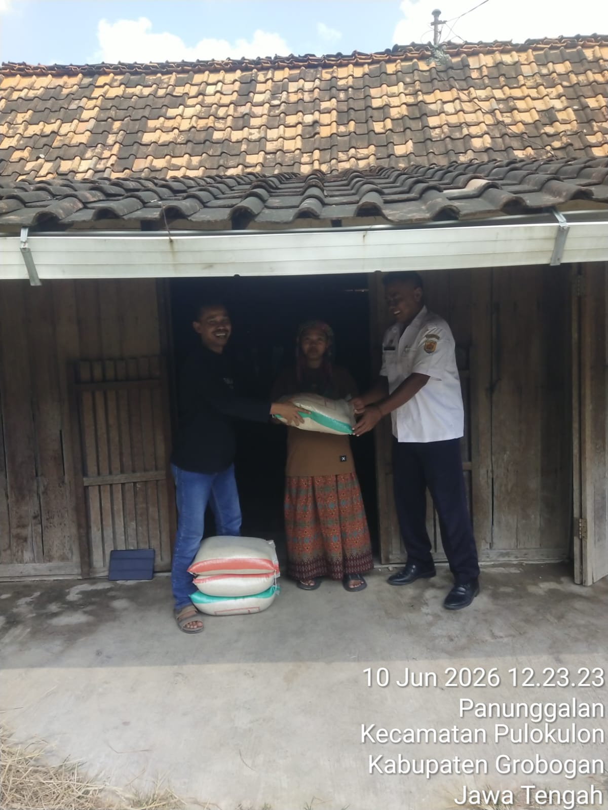 Update: Penyaluran Bantuan Pangan Desa Panunggalan, Pulokulon