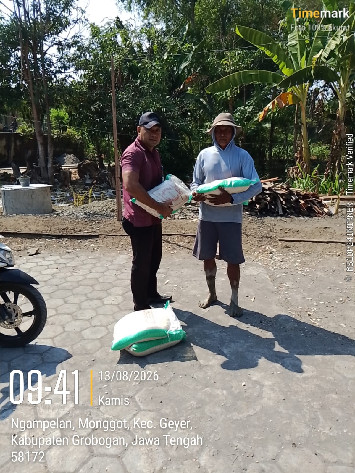 Update: Penyaluran Bantuan Pangan Dusun Ngampelan Desa Monggot, Geyer