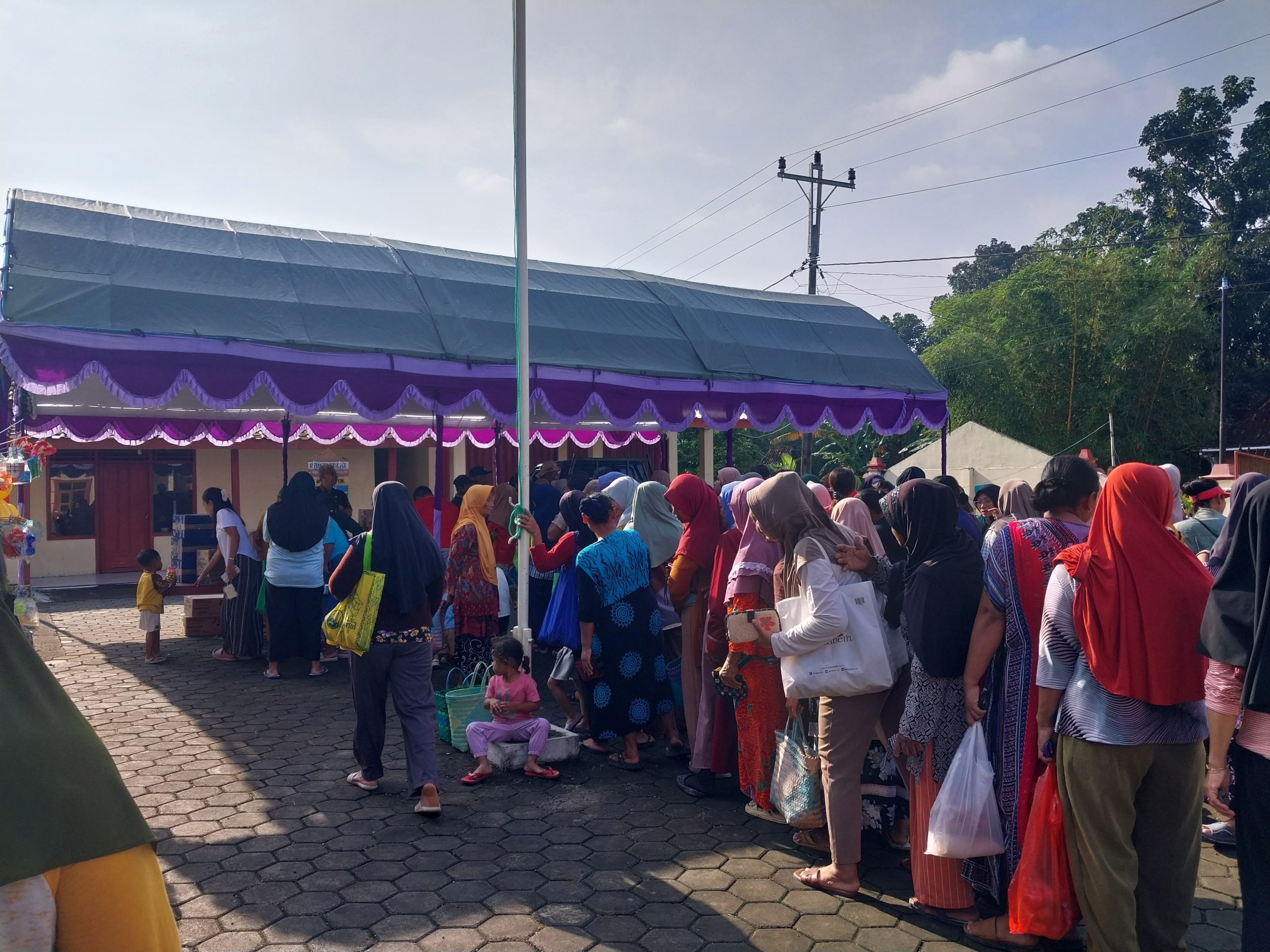 GPM Serentak se-Jateng: Warga Warukaranganyar Tetap Antusias Belanja Murah
